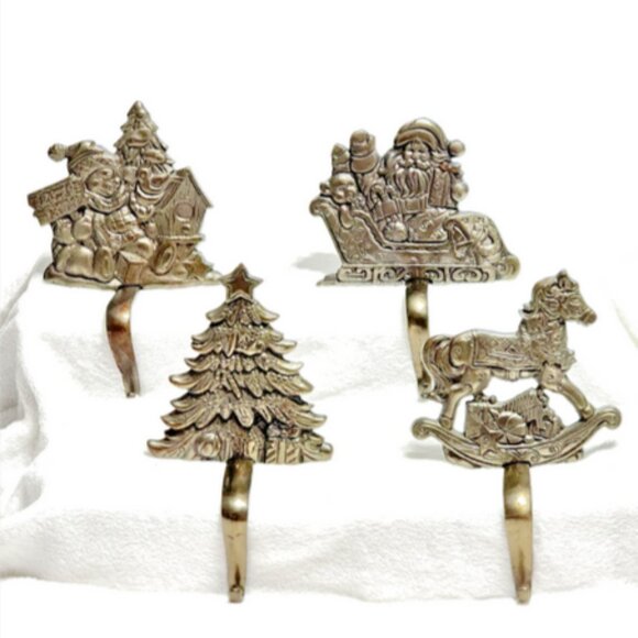 Noel Grandeur Christmas Cast Iron Vintage Stocking Hangers 4pc Set COLLECTIBLE - Picture 3 of 10